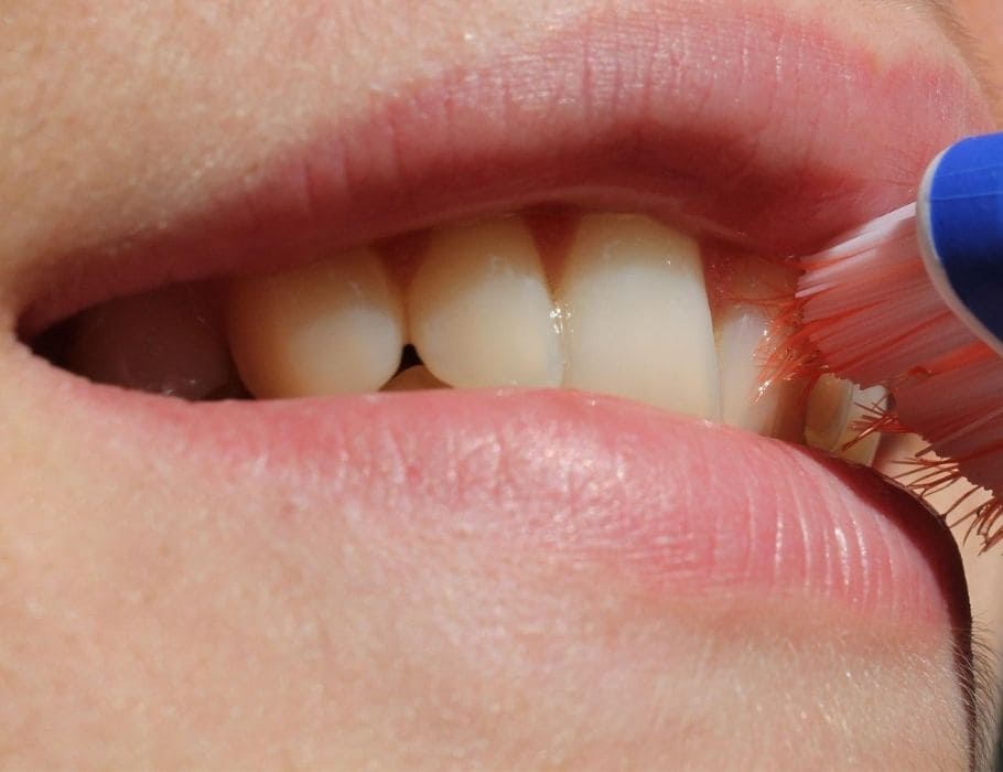 bicarbonato-per-sbiancare-denti